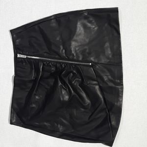 Bershka Black Pleather Zipper Detail Mini Body Con Skirt Pleated Front S…‎